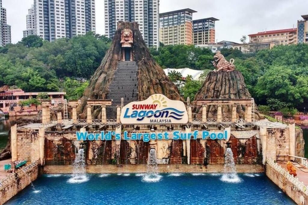 Elegant Homes 9Pax 5Bed Sunway Pyramid-Lagoon 2 Car Park Петалинг-Джая Экстерьер фото